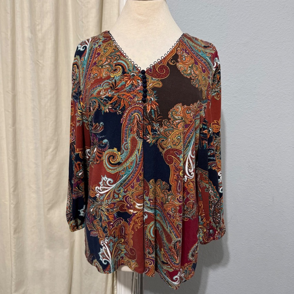 Chicos Paisley V-Neck Blouse Size 2 Large Rust Navy‎ 3/4 Sleeve Button Trim Top